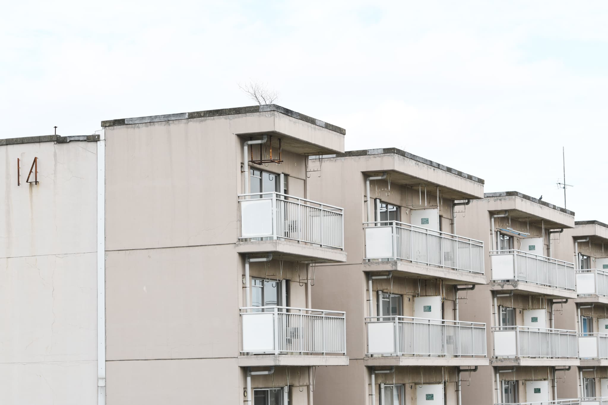 老朽化したマンションは解体すべき？費用相場や建て替え・注意点を解説！