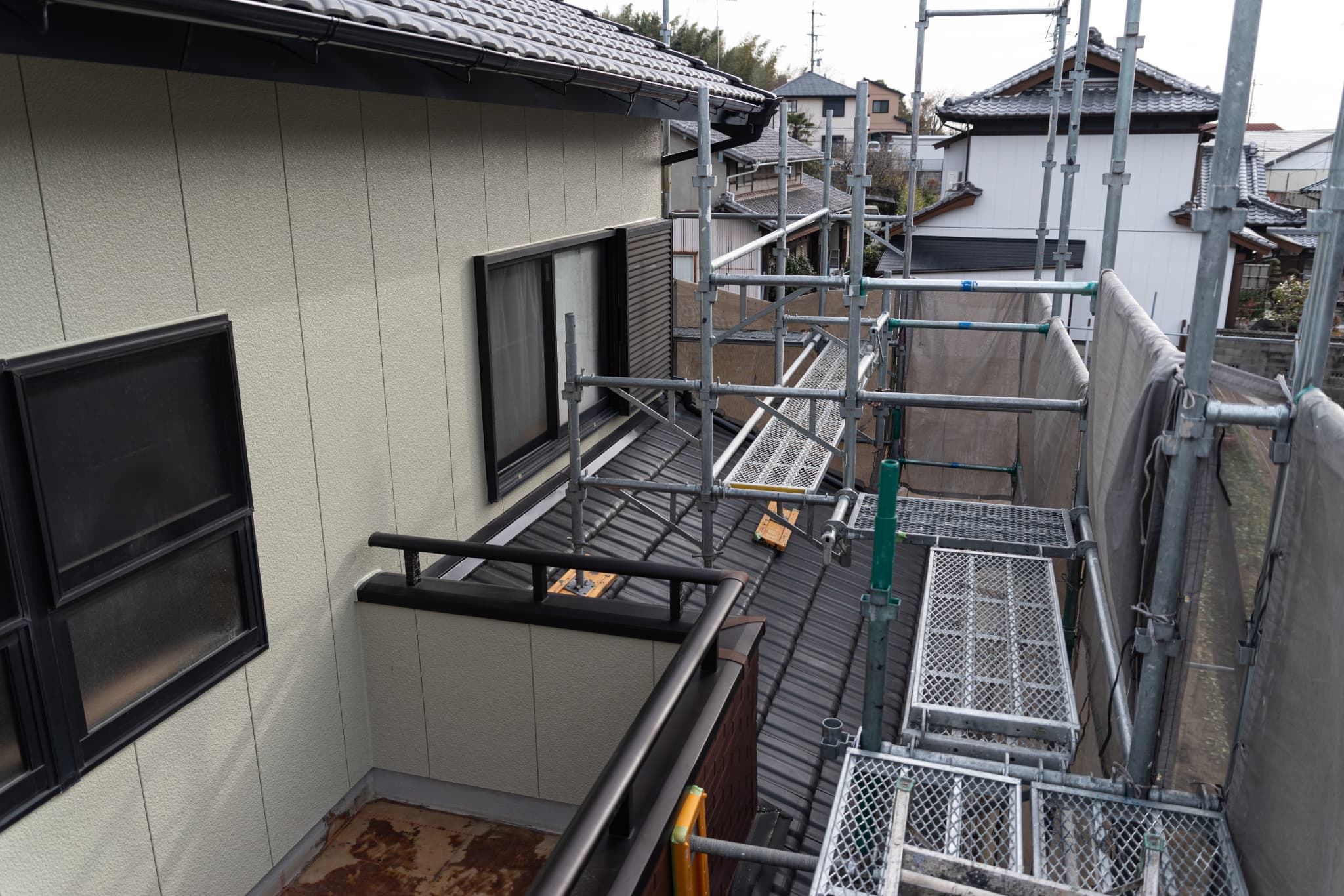 解体工事に「足場」は必須！安全性と近隣配慮のための重要な役割と適正費用を徹底解説