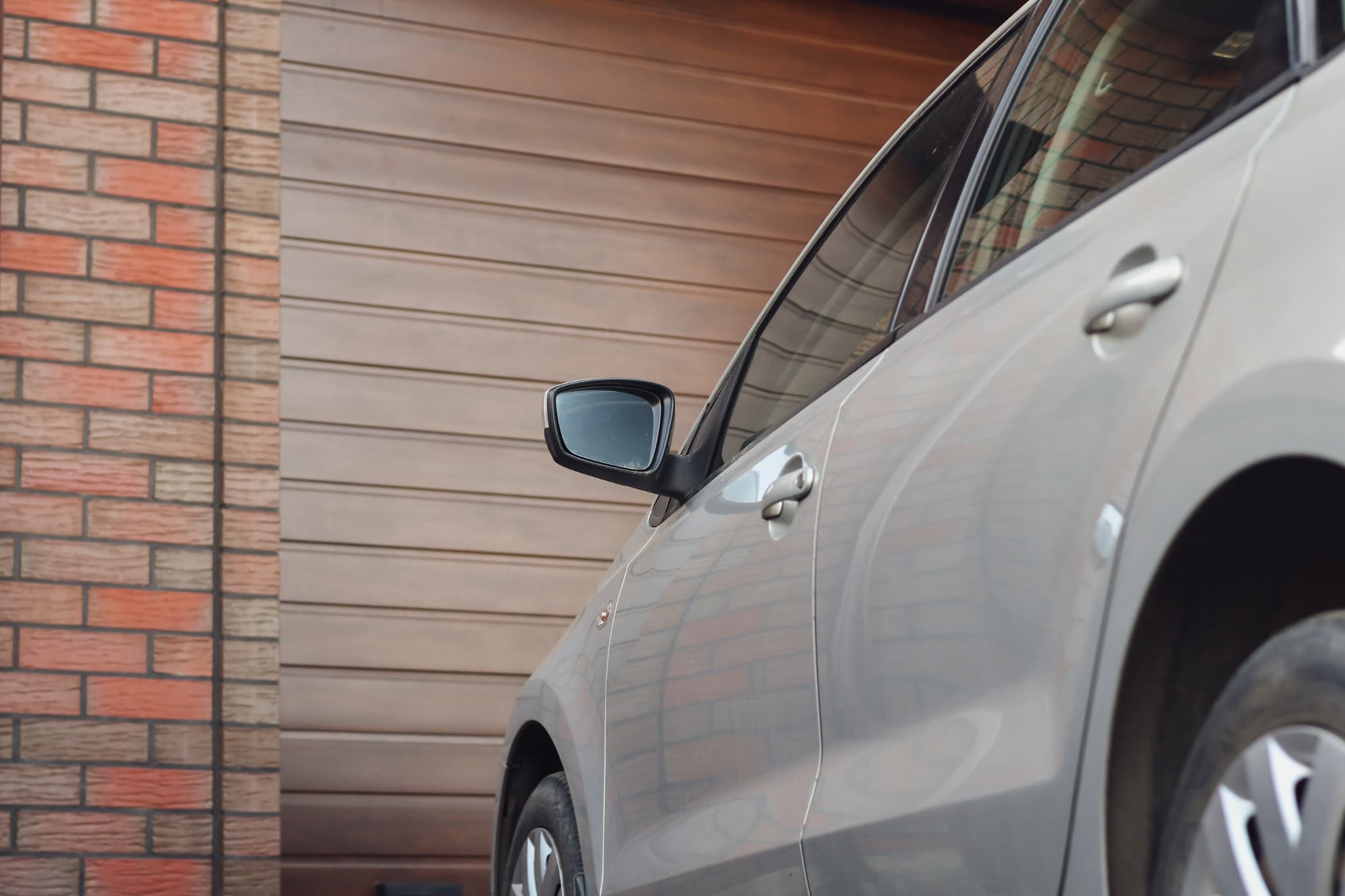 カーポート・ガレージ撤去の全知識｜費用相場と「地際カット/完全撤去」の選び方