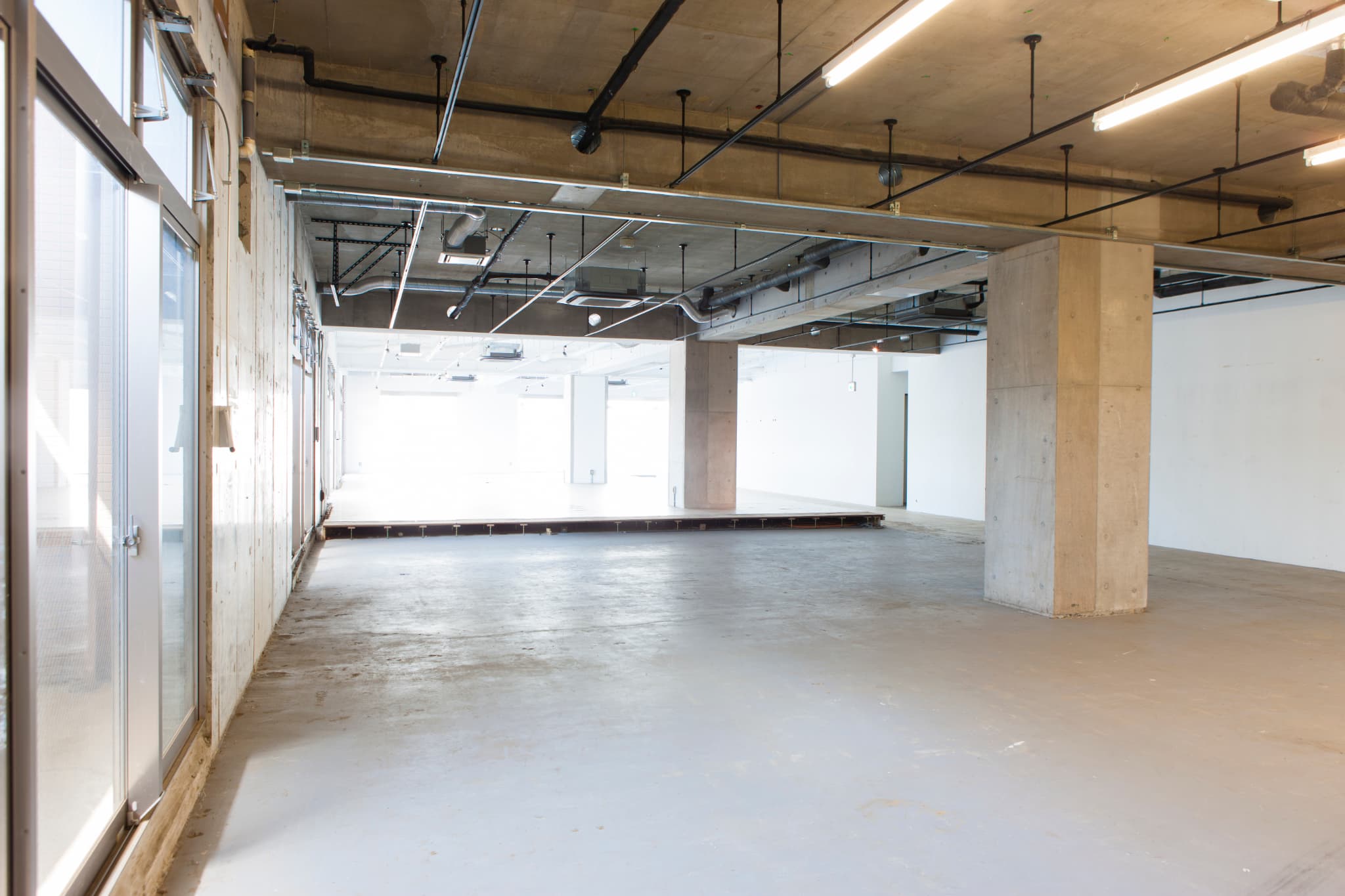 店舗退去時に必須！「原状回復」と「スケルトン解体」の違い、費用相場とトラブル回避の注意点とは？