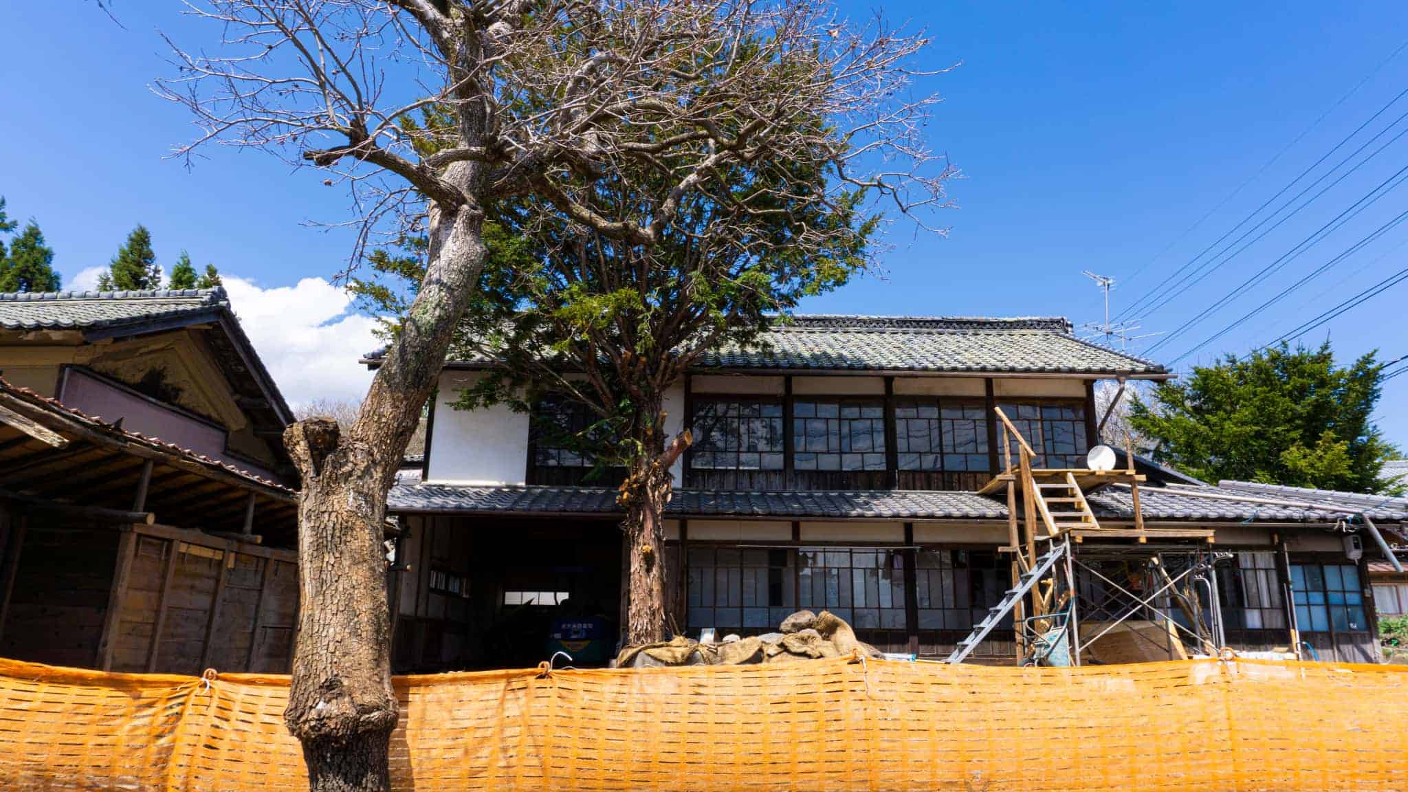 2025年4月からの「建築基準法改正」で実家の価値が変わる？古い家を今解体すべきこれだけの理由